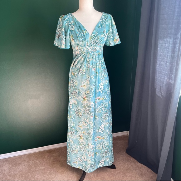 Vintage 1970’s Butterfly Sleeve Floral Maxi Dress - Picture 11 of 15